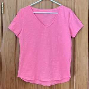 Women’s Old Navy size medium neon pink V-neck shirt-sleeved T-shirt